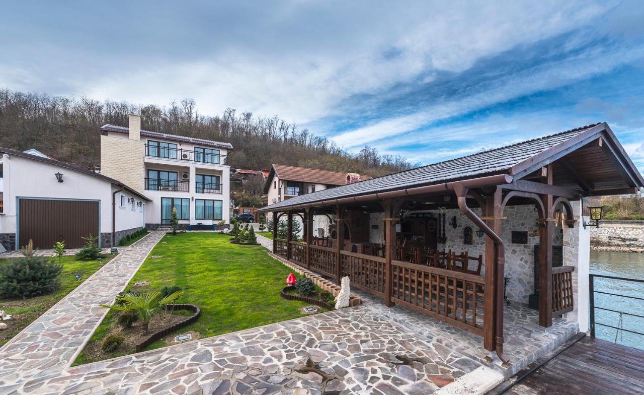 Hotel Casa Andrei Orşova Exterior foto